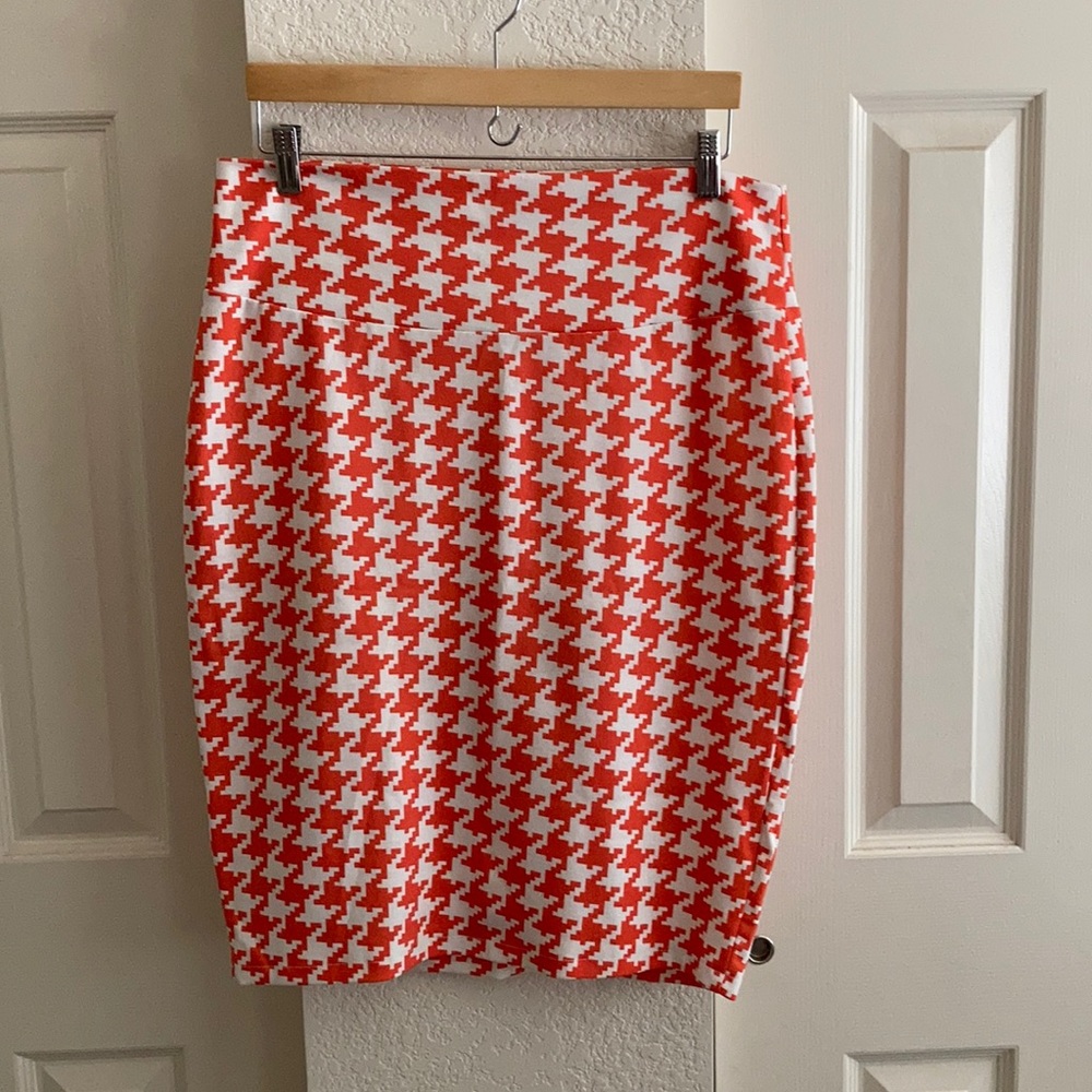 3 for $10 - Coral houndstooth print skirt